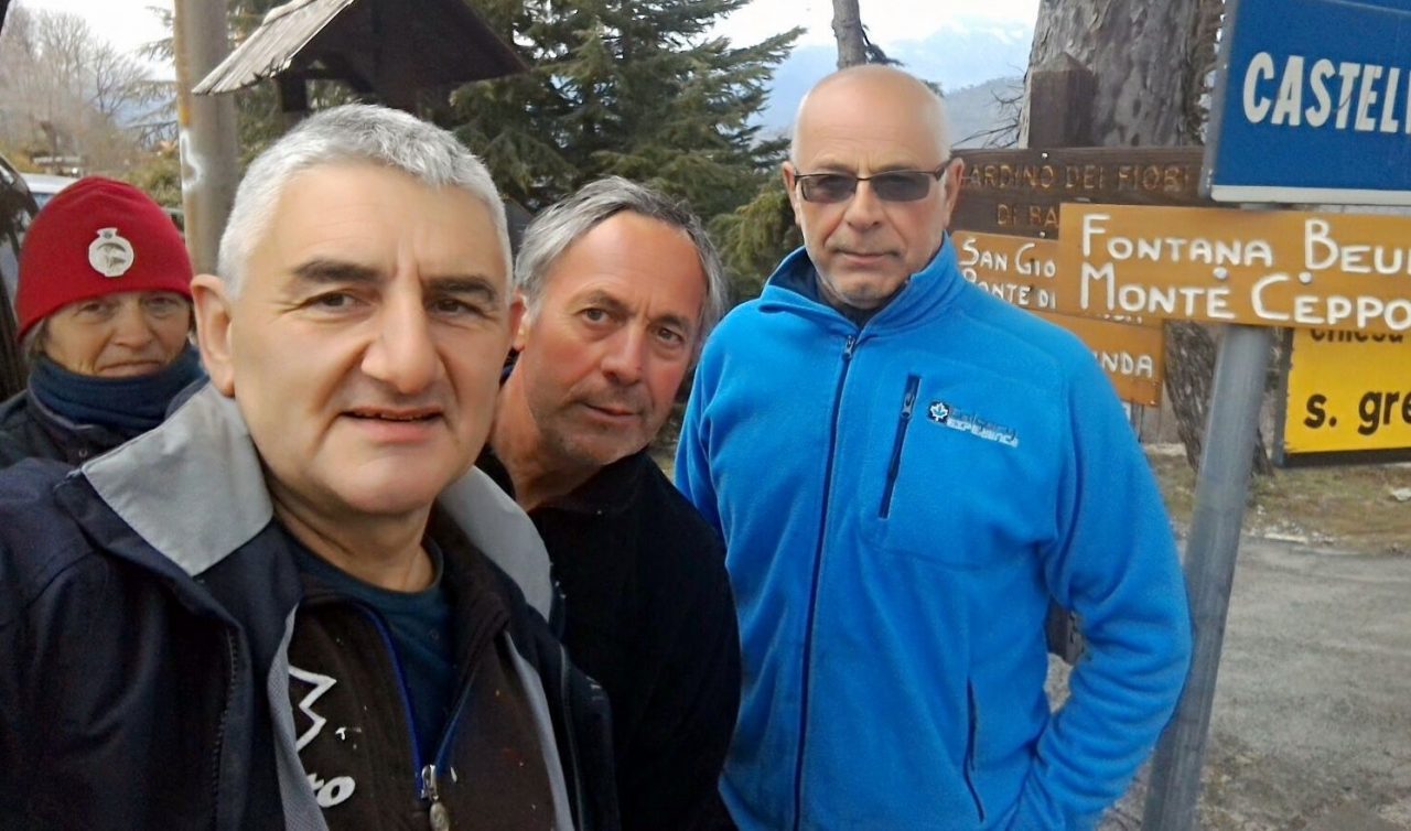 Escursione per gli antichi sentieri ripuliti da quattro volontari