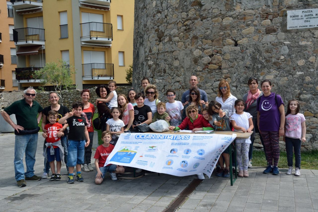 Spiagge pulite: all’opera 37 giovani volontari con m’IMporta