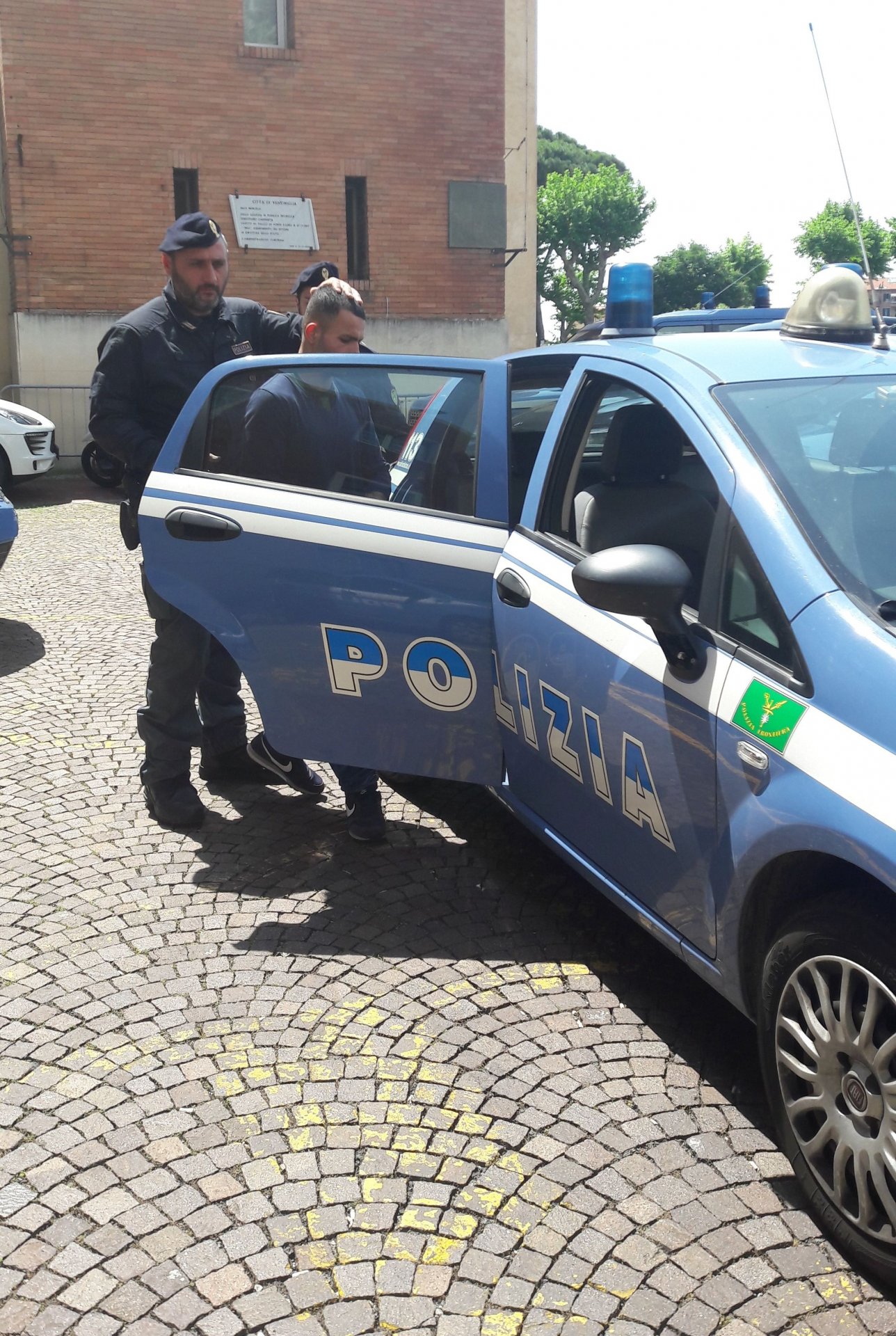 Arresto siriani polizia frontiera Ventimiglia_05