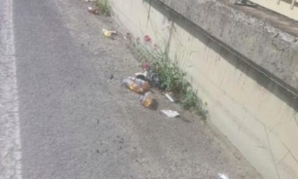 Misteriose bottigliette di urine sulla strada del centro di accoglienza di Ventimiglia