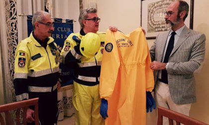 Vespa velutina: il Rotary dona una tuta speciale alla Protezione Civile
