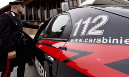Aggredisce i carabinieri scattano le manette per un 29enne