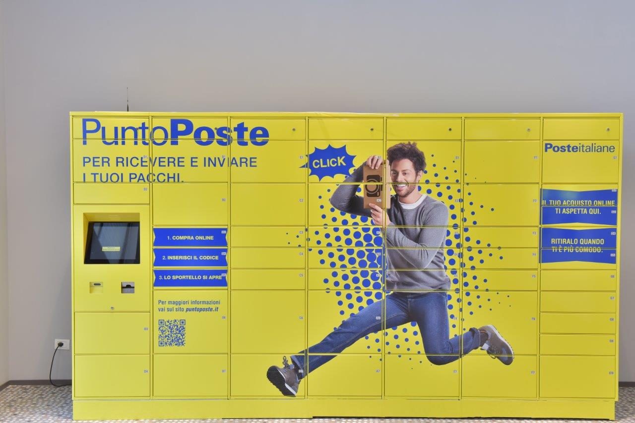 Poste Italiane firma accordo con i tabaccai per ritiro e consegna pacchi