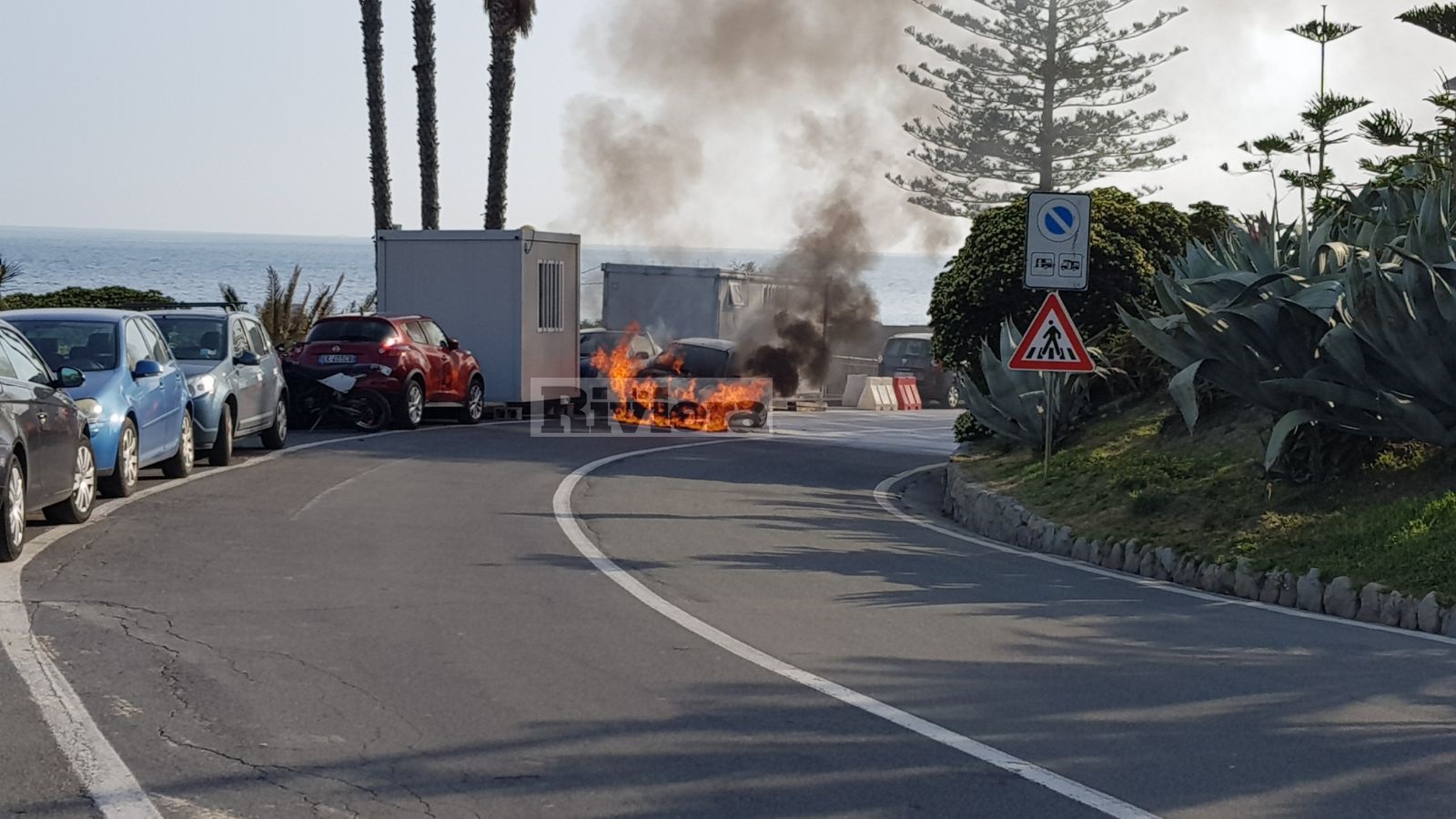 Incendio Auto Bordighera Capo Ampelio1