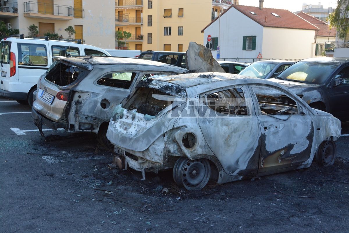 Incendio auto via Papa Giovanni XXIII Arma Taggia_04