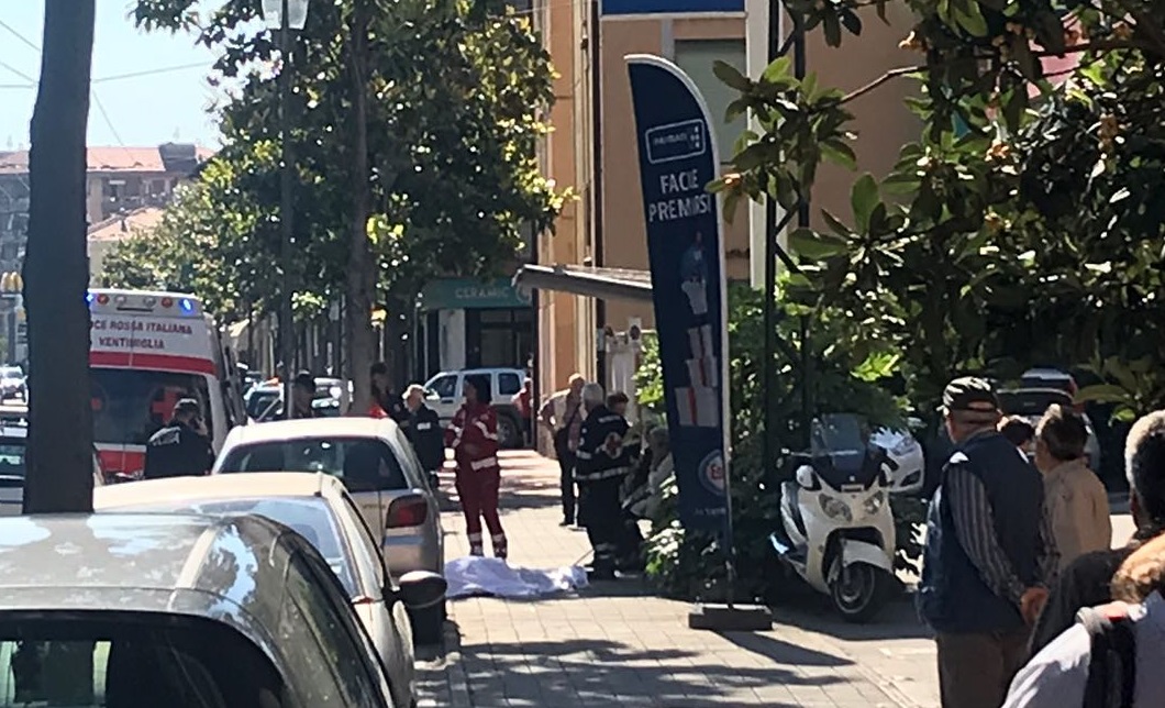 Trovato morto a Ventimiglia fuori da un distributore di benzina