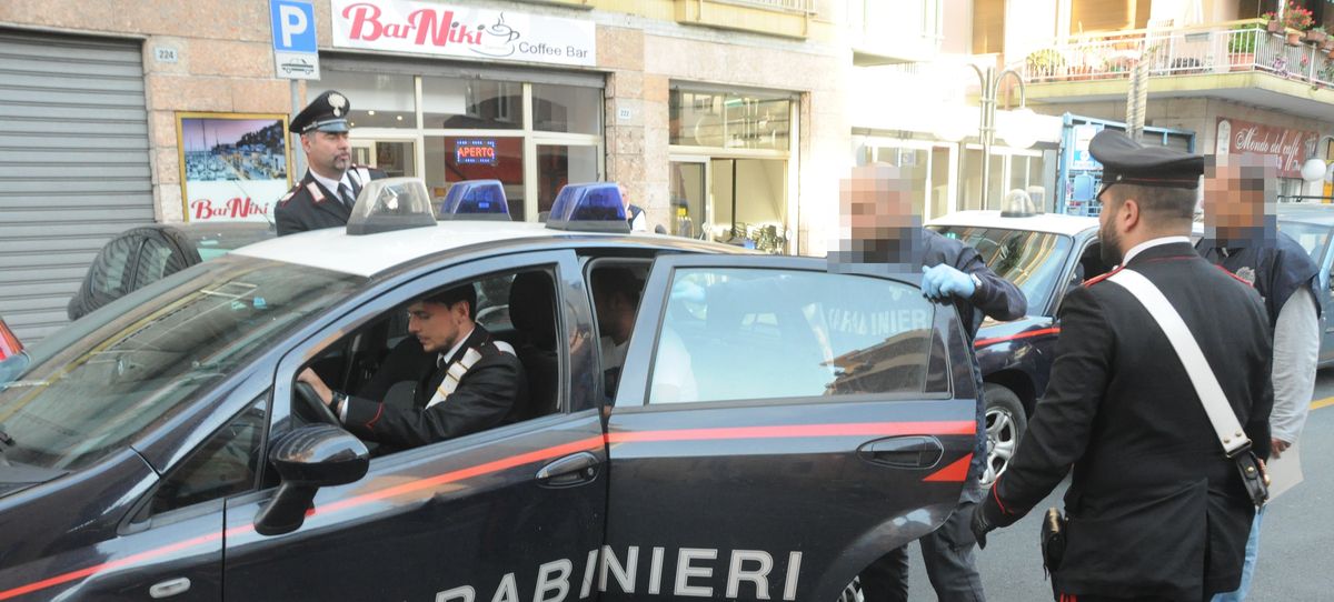 Operazione antidroga Porta a Porta Carabinieri Sanremo 22 maggio 2017_03