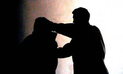 Deruba e tenta di violentare un giovane: arrestato 26enne