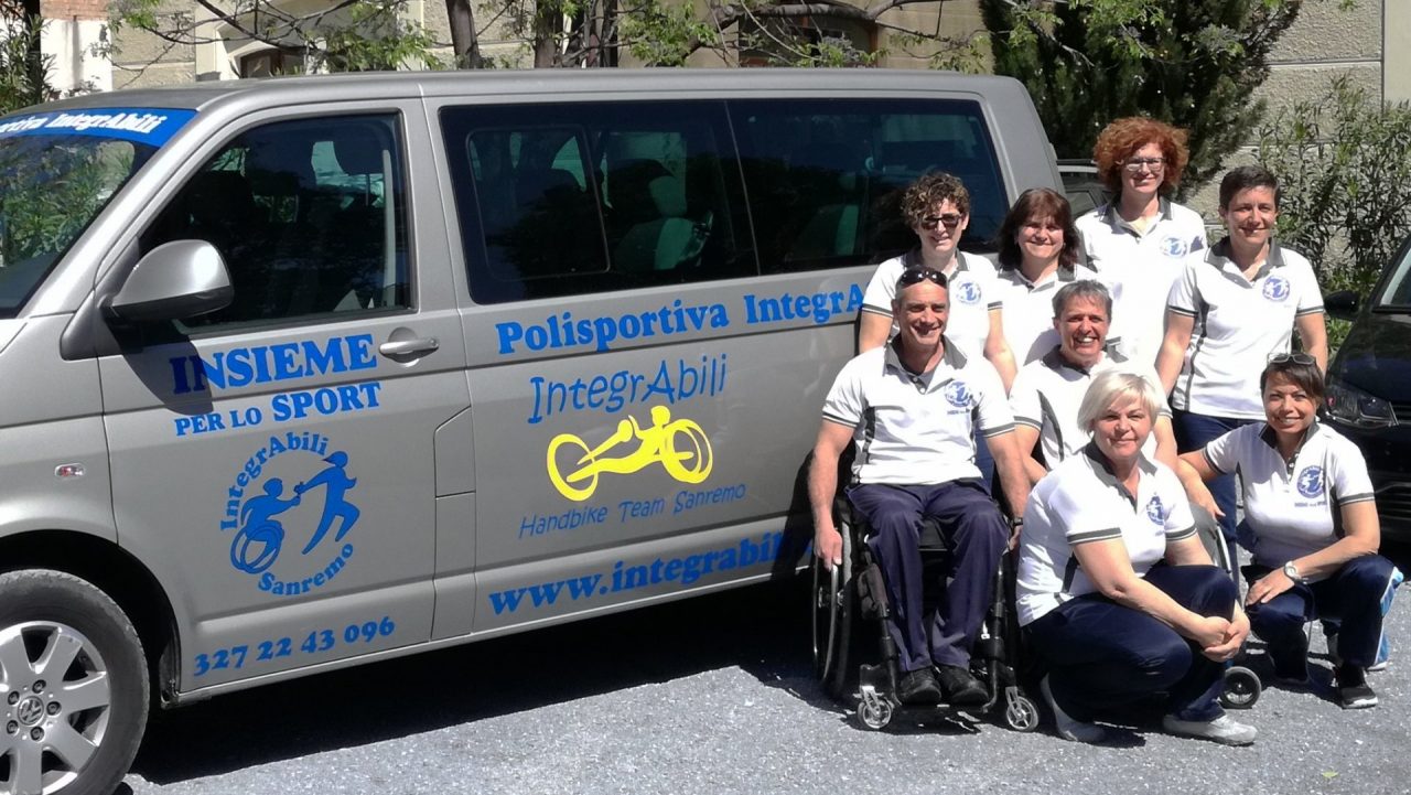 Il nuovo pulmino della Polisportiva IntregrAbili