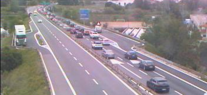 Inizia il rientro: code in autostrada e traffico intenso