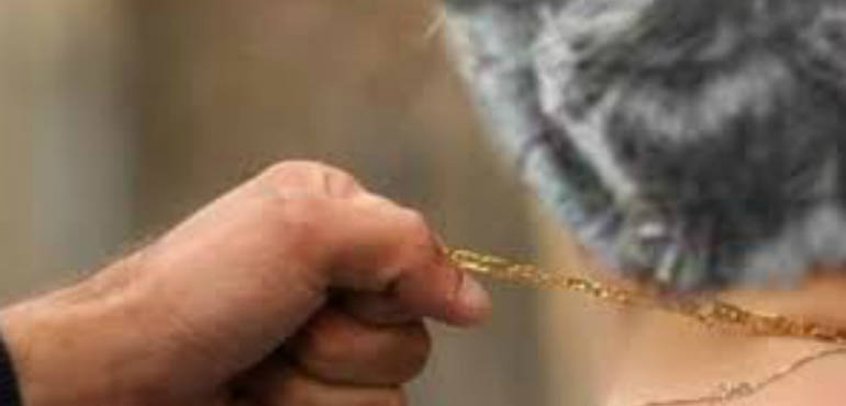 Donna scippata della catenina d’oro in strada San Martino a Sanremo