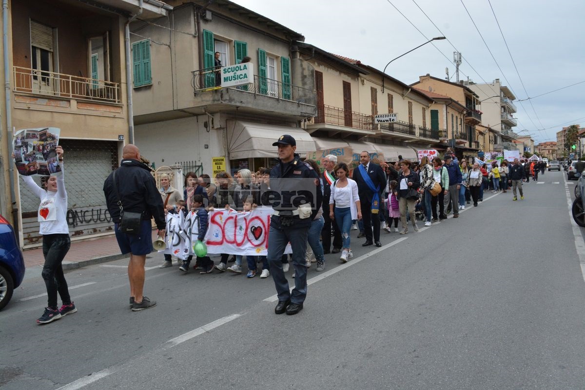 Scuola Sant'Anna Vallecrosia manifestazione corteo 2 maggio 2018_28