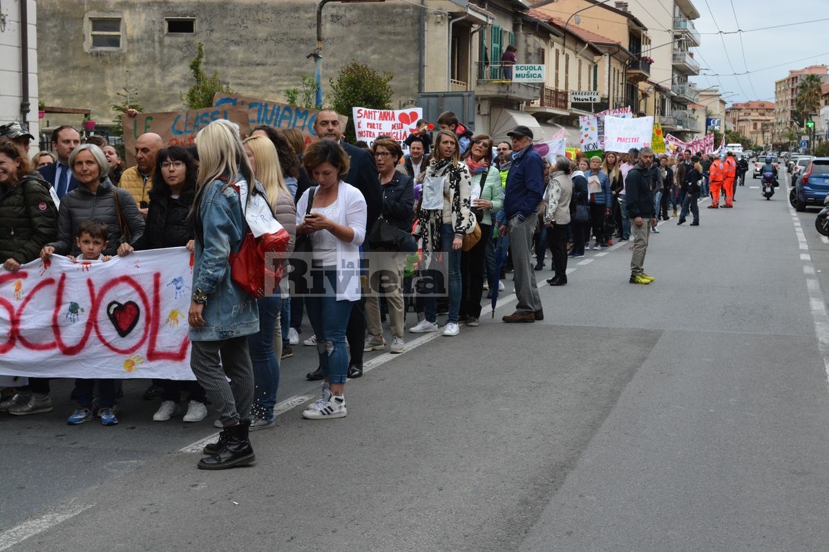 Scuola Sant'Anna Vallecrosia manifestazione corteo 2 maggio 2018_30