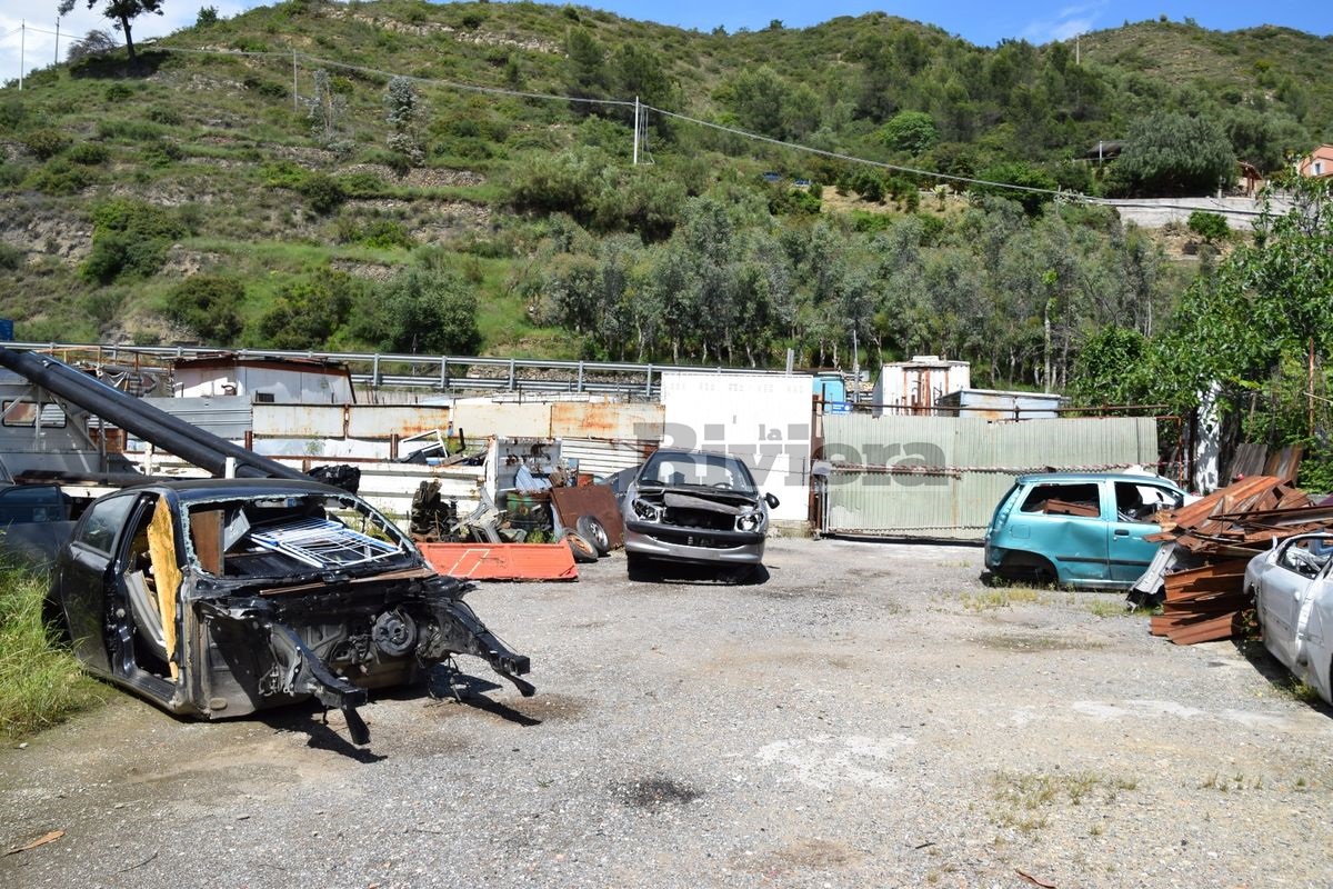 Sequestro discarica val Roja statale 20 auto Ventimiglia Forestali_09