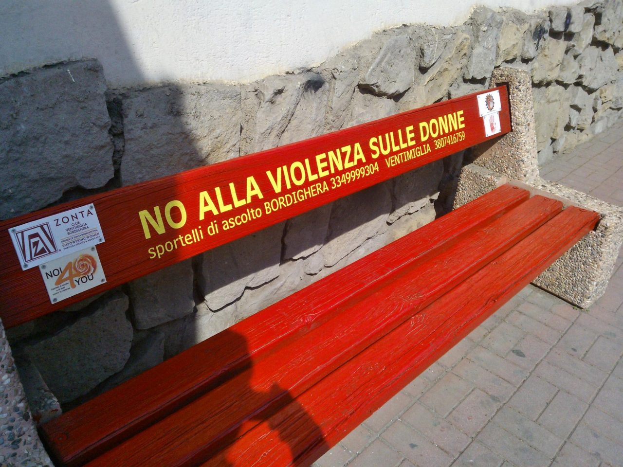 Panchine rosse: domani l’inaugurazione contro la violenza di genere