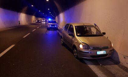 Auto contro un  muro in Aurelia Bis