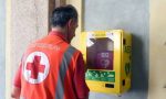 Rubano defibrillatore e poi lo abbandonano in strada