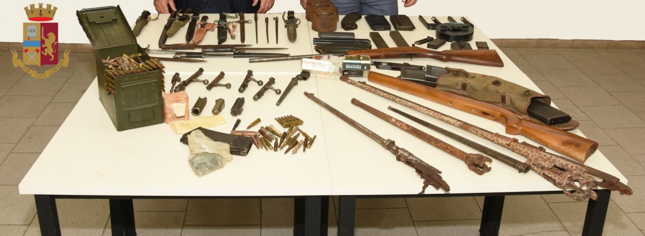 Esplosivi, armi da guerra e munizioni in garage:nei guai un 53enne