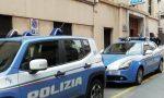 Ingoia 26 bustine di eroina alla vista della polizia, arrestato