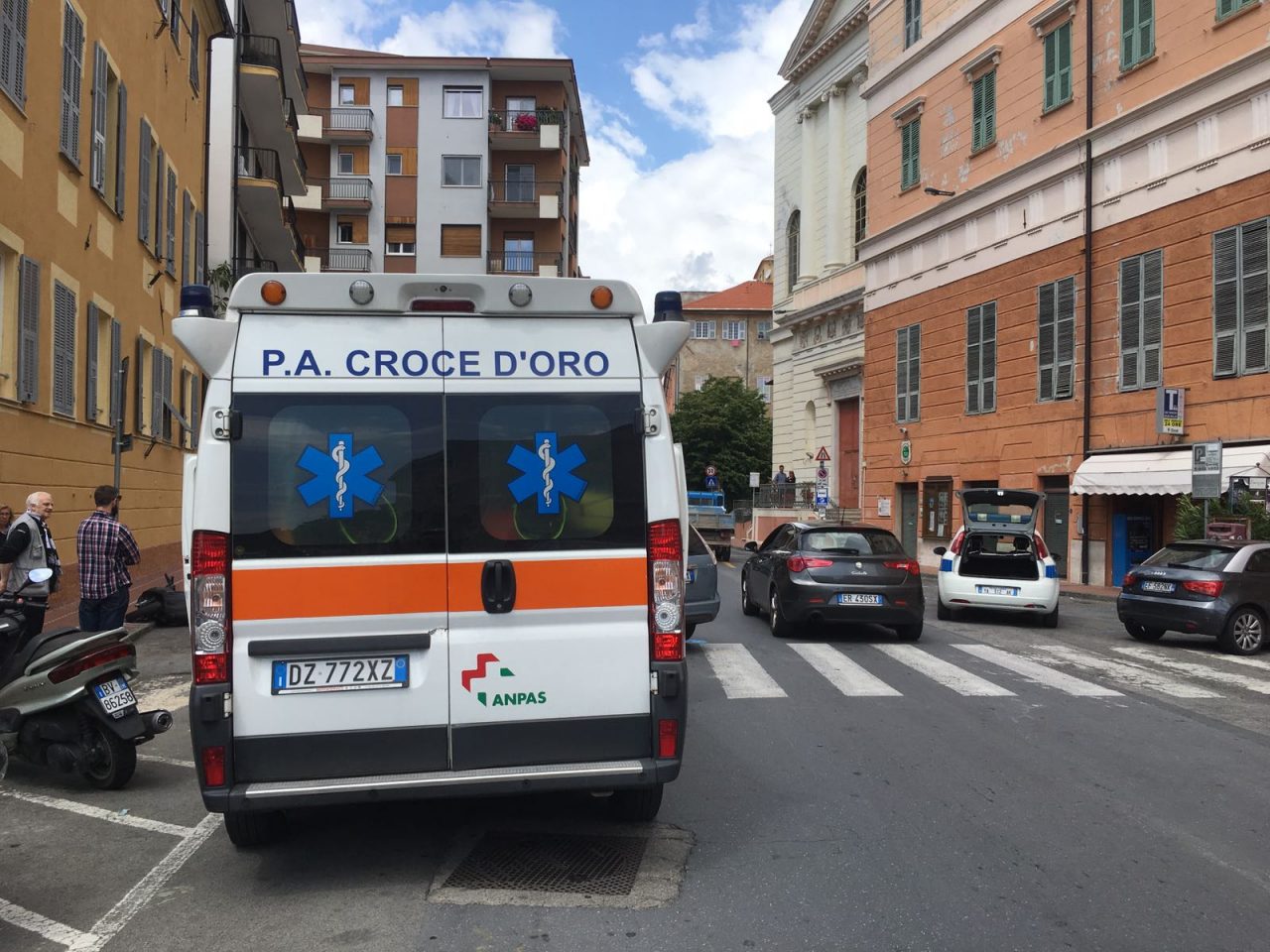 Auto contro scooter a Imperia