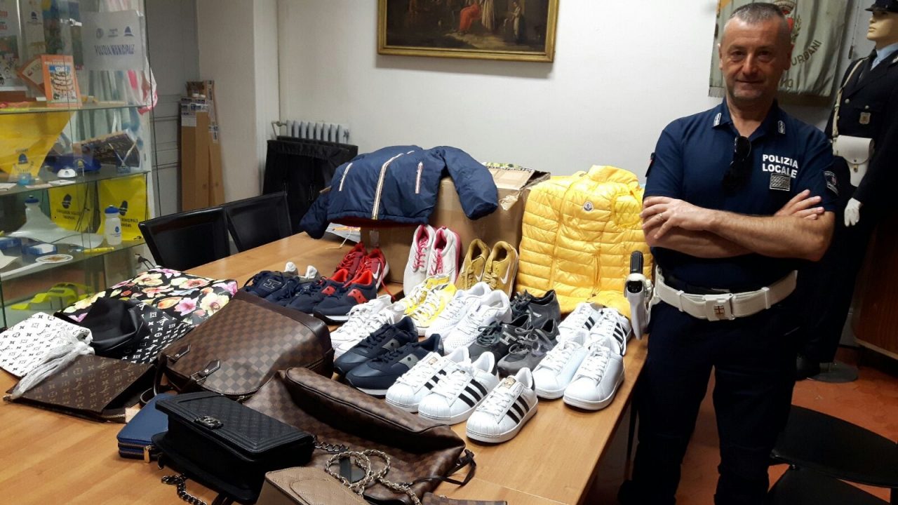 Sequestrati articoli contraffatti dalla Polizia Municipale