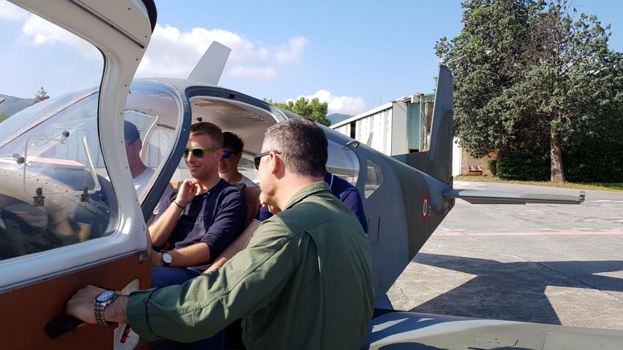 Un volo mozzafiato con l’Aeronautica Militare: il video