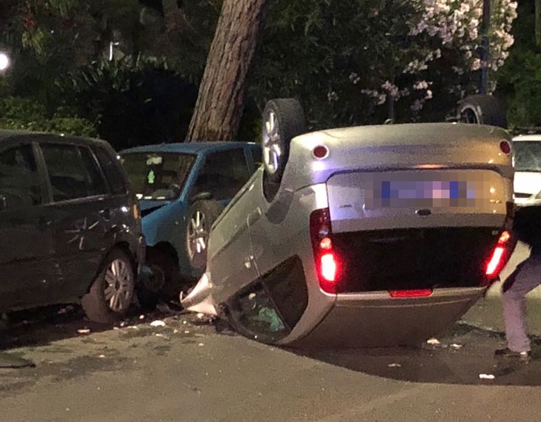 Auto cappottata Diano Marina1