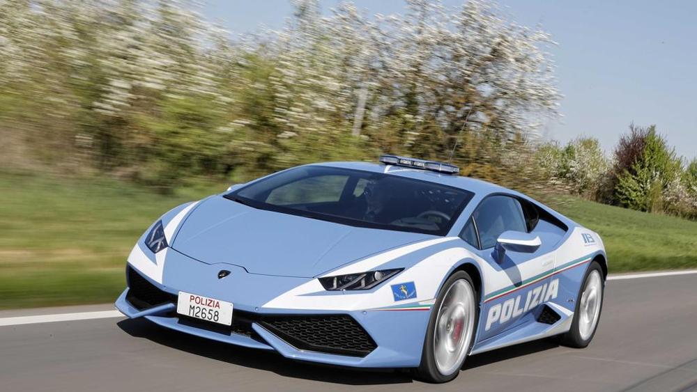 San Giovanni: tanti momenti con la Polizia e l’incredibile Lamborghini Huracan