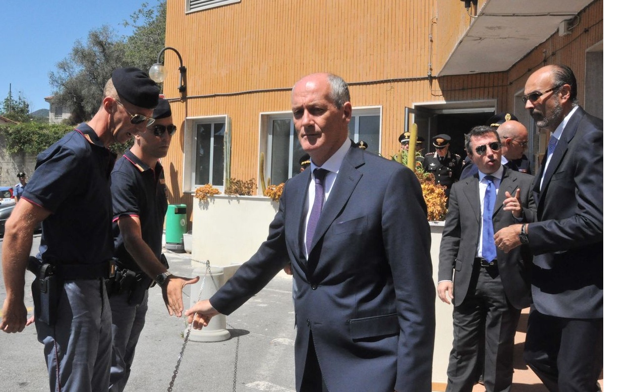 Il capo della polizia rinuncia a Imperia, cittadinanza solo ad Alassio