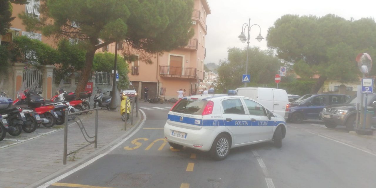 Regolamento di conti in piazza San Bernardo: speronato e pestato a sangue – Le foto choc