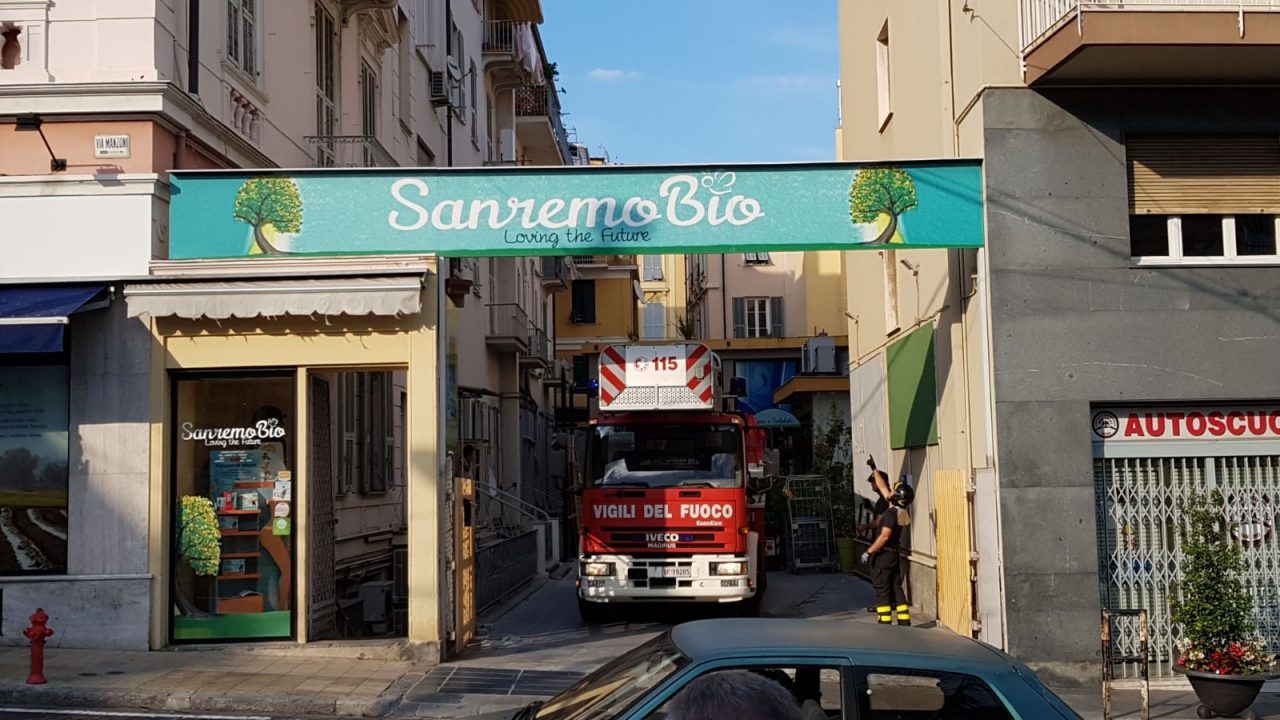 Anziana cade in casa, intervengono i Vigili del Fuoco
