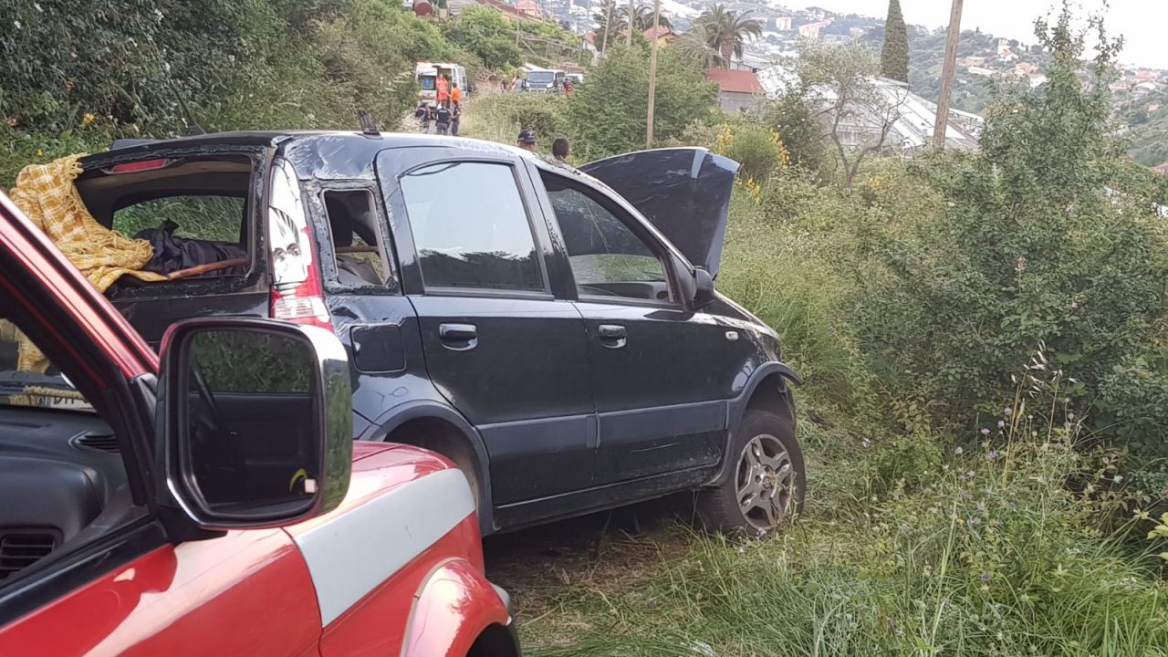 Incidente mortale a Sanremo Con l’auto si ribalta in una fascia sulla strada per San Romolo