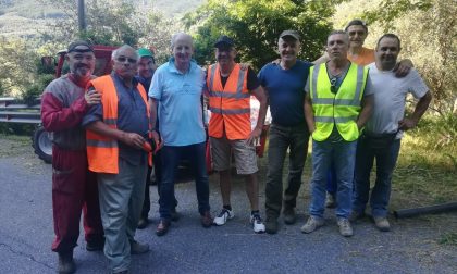Aurigo: volontari puliscono le strade