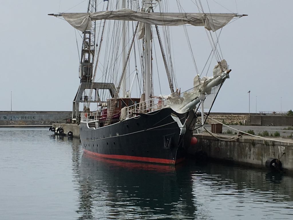 Ancora in porto a Oneglia Nave Italia
