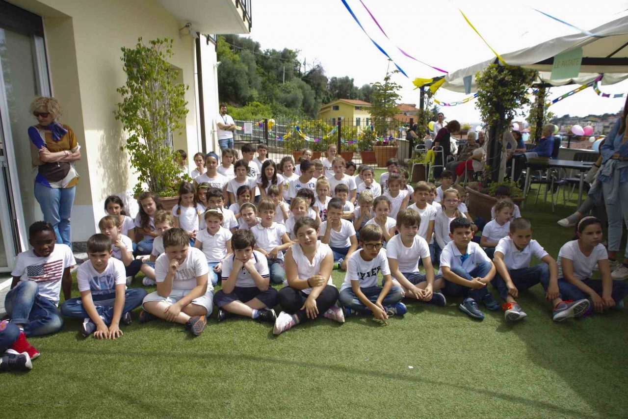 La scuola di San Pietro festeggia la fine della scuola alla Residenza Franchiolo/Le foto