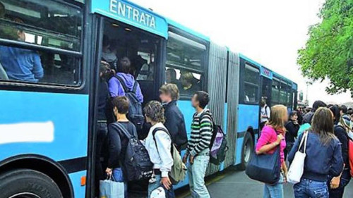 Autobus nella bufera: Diano Arentino si arrangia da sé