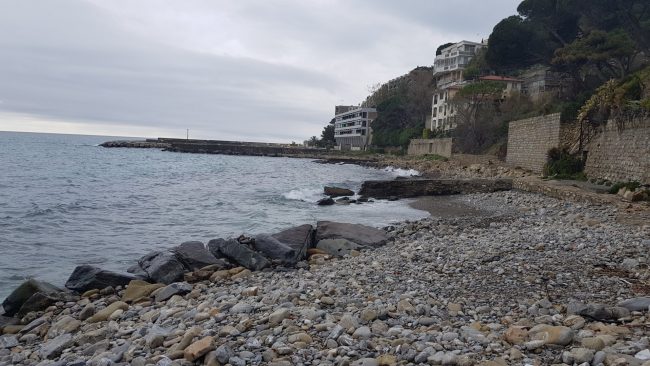 Spiagge non assegnate, il comune chiede ai vicini di provvedere alla pulizia