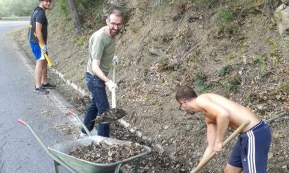 Cesio: volontari al lavoro per la pulizia della strada, c'è anche il presidente Natta