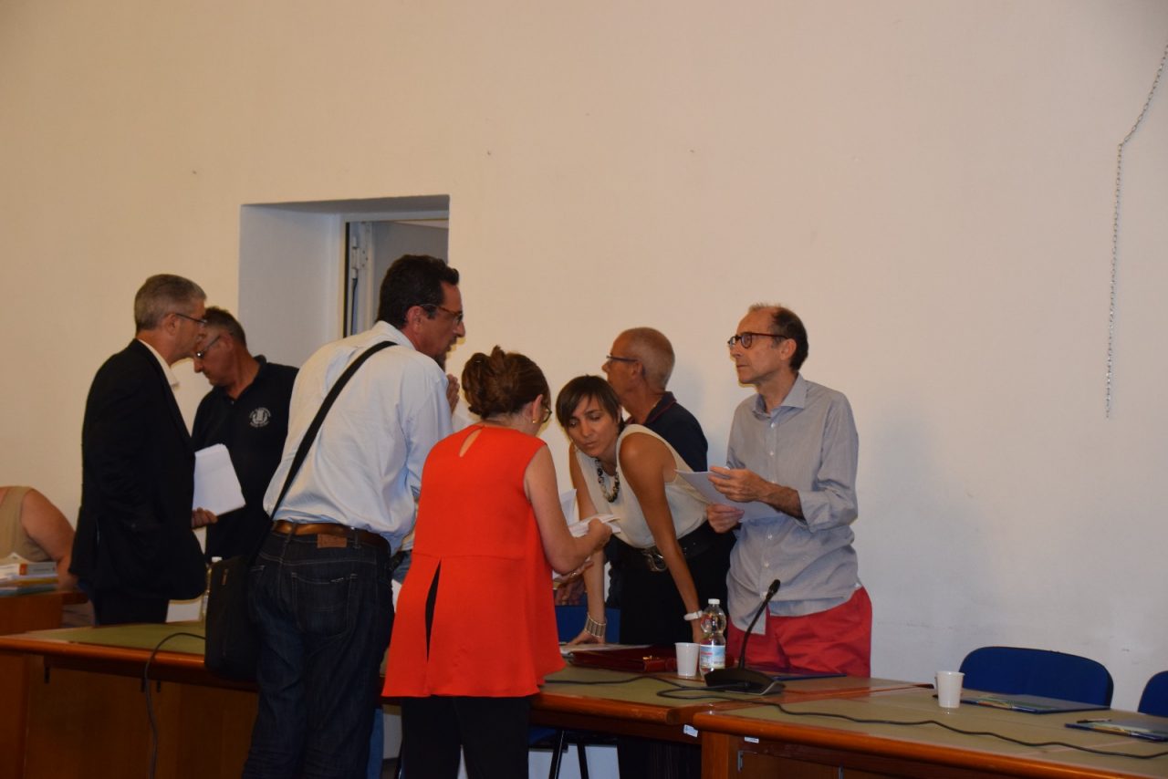 Show in Consiglio comunale a Bordighera, volano veleni e bordate