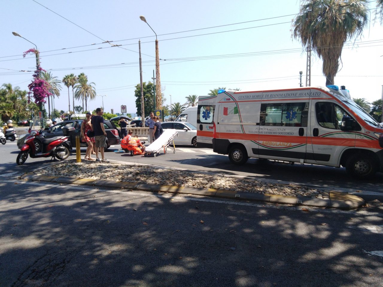 Tamponamento auto-moto a Sanremo: un ferito – Foto