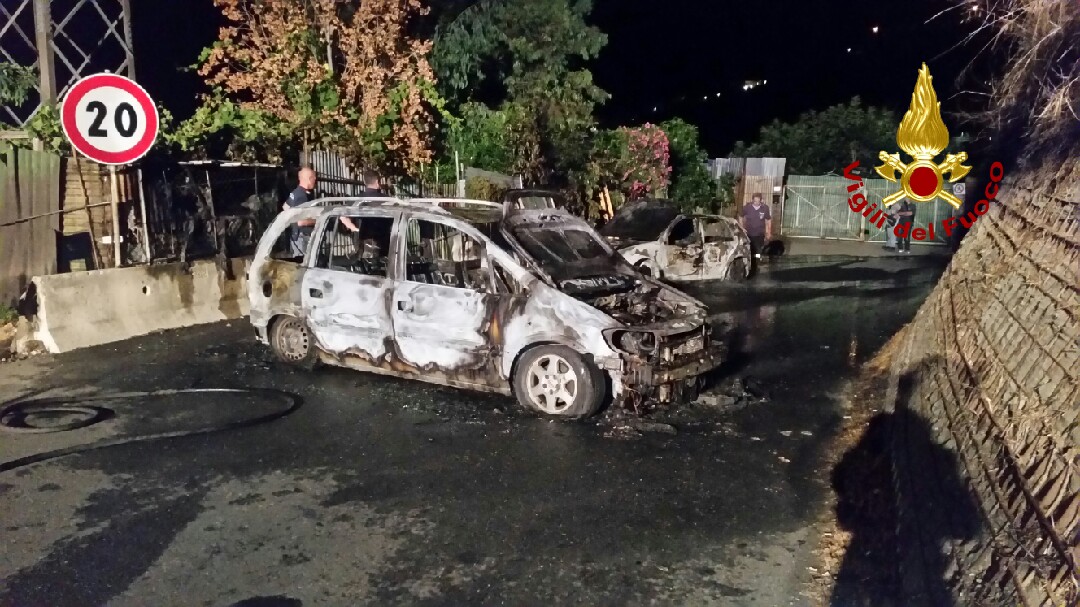 Incendio rogo auto Peglia Ventimiglia_04