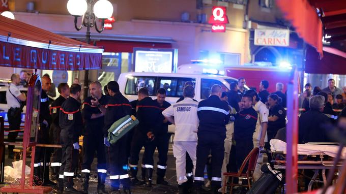 Trenta feriti a Nizza dopo un movimento di folla nel panico al termine di Francia-Belgio