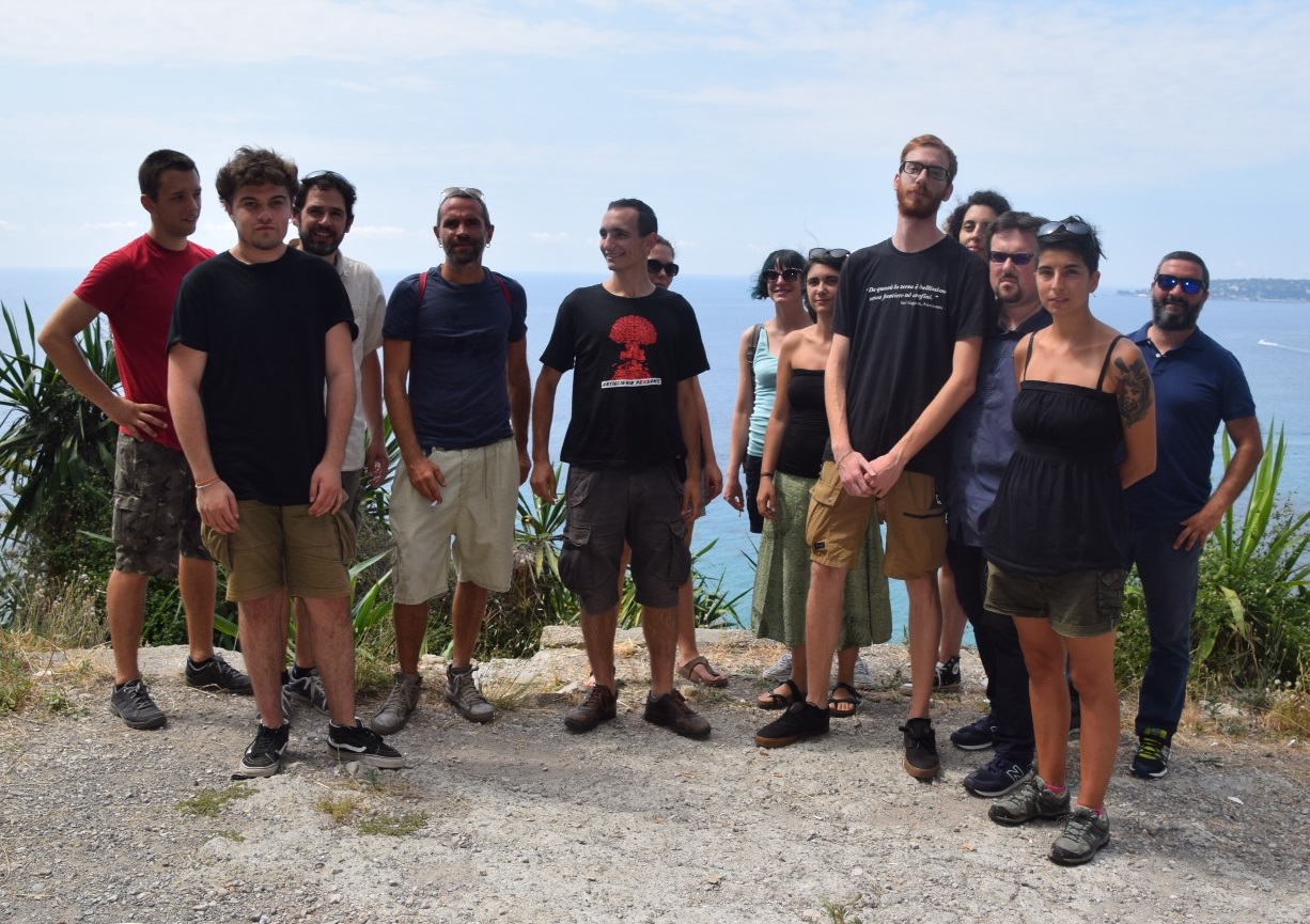 No border armati di permesso europeo sfidano la frontiera francese