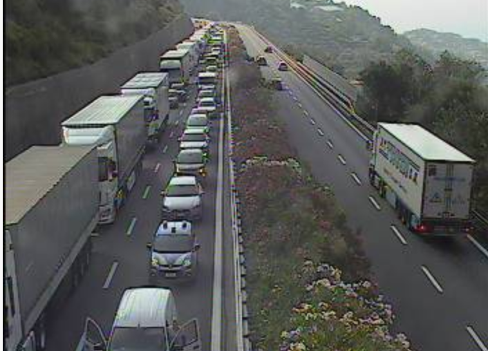 Incidente in autostrada: traffico bloccato