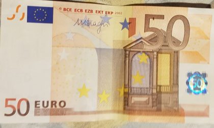 Trova 50 euro per strada e mette annuncio per cercare chi li ha smarriti