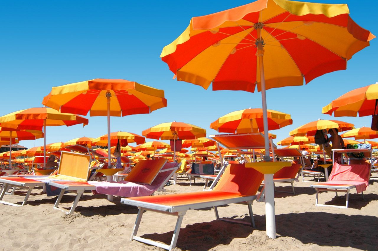 Diano Marina: trattativa conclusa tra albergatori e Comune. I posti in spiaggia per gli albergatori aumenteranno da 165 a 220