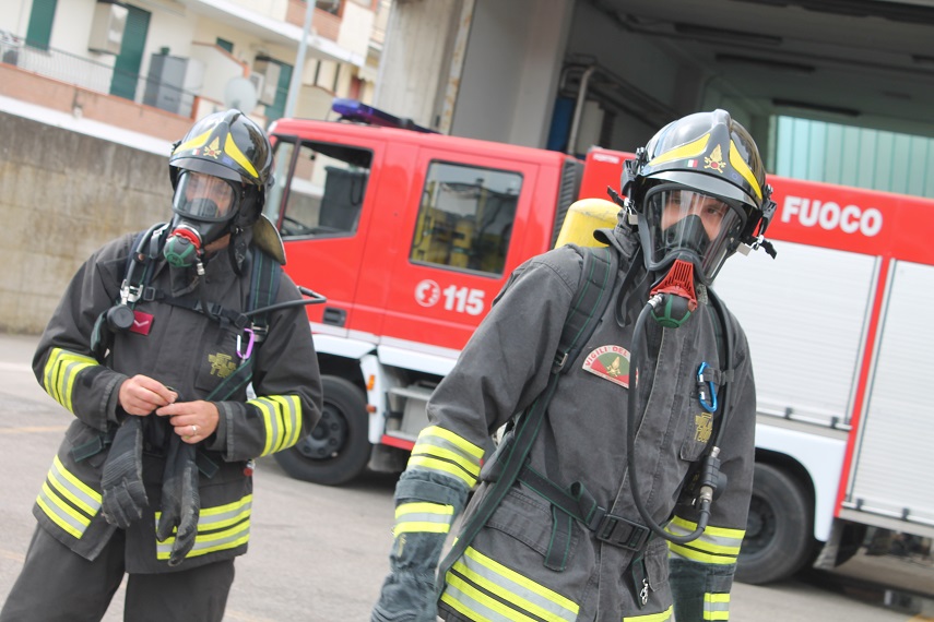 Fiamme in una scantinato di corso Inglesi, 9 intossicati in ospedale
