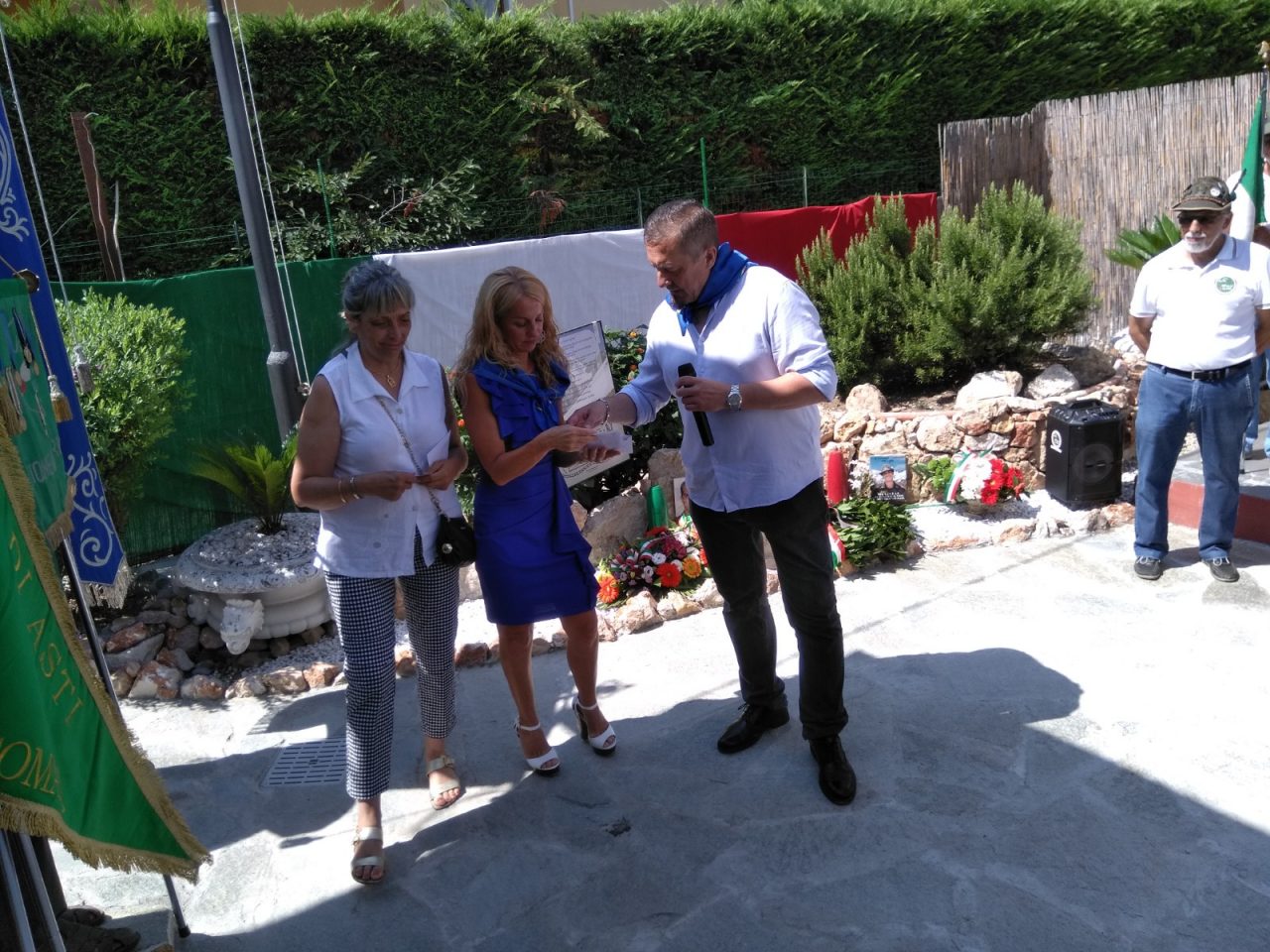 Consegna delle medaglia del Centenario alle madri dei caduti in guerra imperiesi