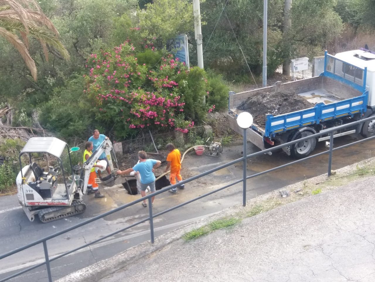 Nuovo tubo rotto a Imperia. Riparazione a tempo di record