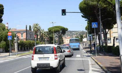 Imperia: ripristinato il semaforo travolto da un'ambulanza